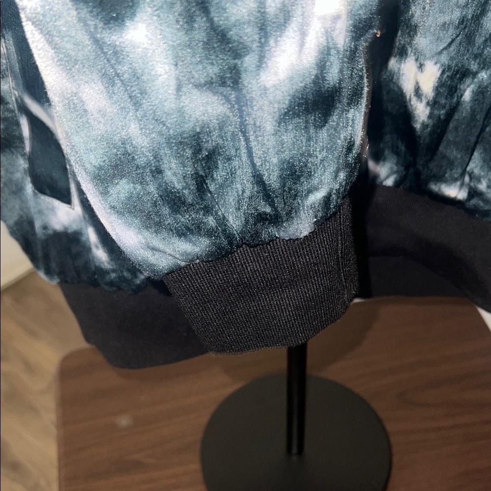 Stylish Tie-Dye Bomber Jacket in Black and White - Picture 5 of 7